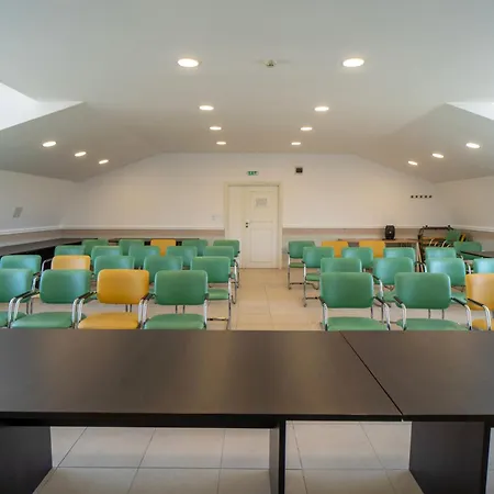 City Hotel Bucharest Szálloda