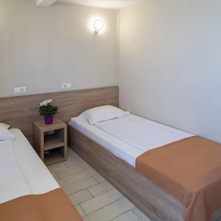 City Hotel Bucharest 2*