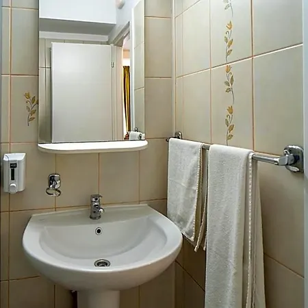 City Hotel Bucharest Hotell
