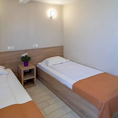 City Hotel Bucharest 2*