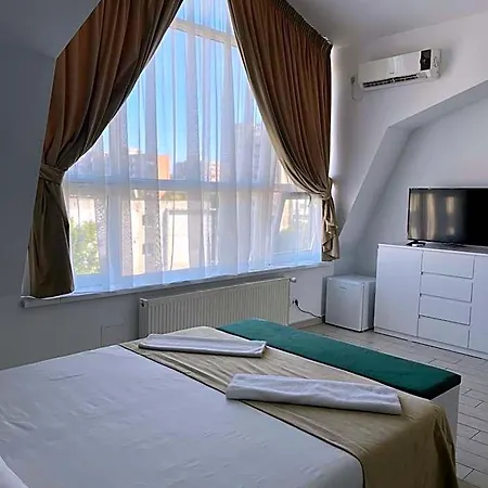 City Hotel Bucharest Hotell 2*