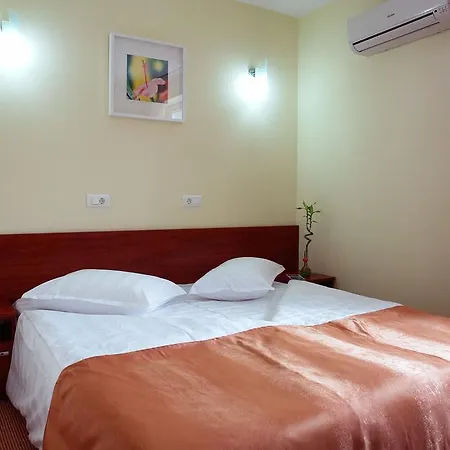 City Hotel Bucharest Hotell 2*