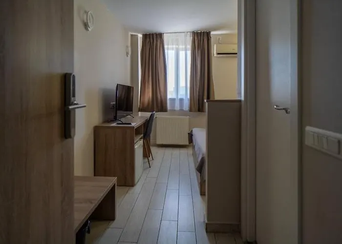 City Hotel Bucharest Szálloda