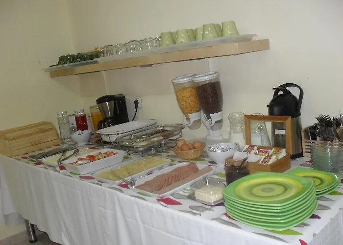 מלון City Hotel Bucharest 2*