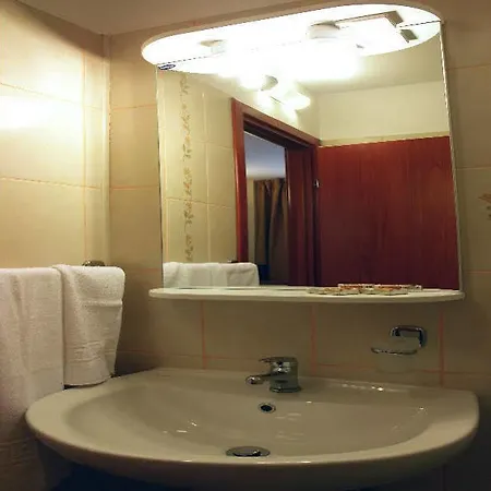 City Hotel Bucharest 2*